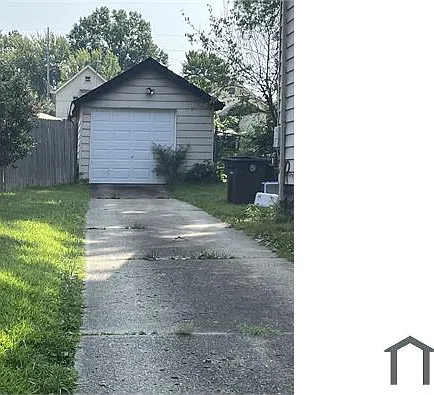 397 Laird Ave SE — Photo 2