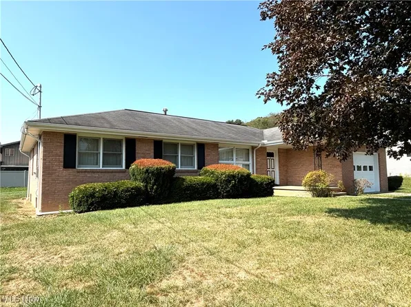 1330 Parkview Dr, Wellsville, OH 43968