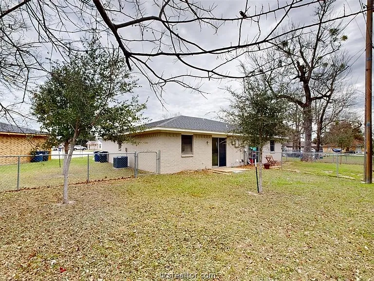 1603 Cloverdale Ct — Photo 16