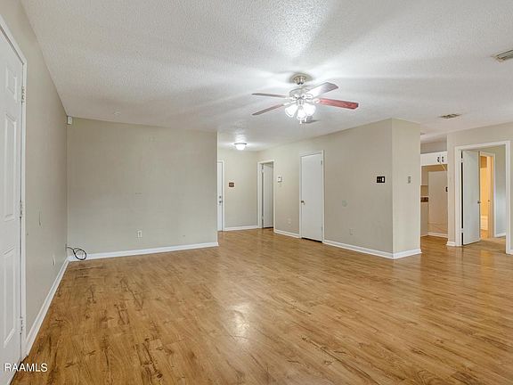 4th image of 104 Damon Dr
