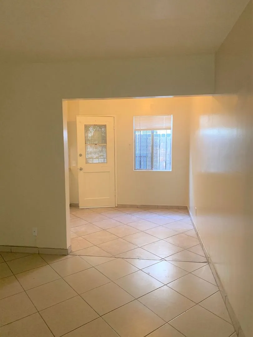 319 N. Rose St — Photo 4