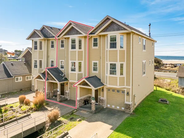 547 S Front St, Rockaway Beach, OR 97136