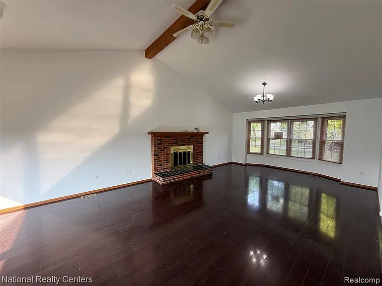 5164 Crowfoot Dr — Photo 10