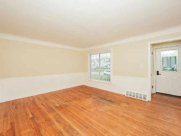 18308 Edinboro Ave — Photo 3
