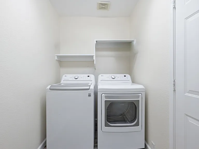 1002 Zachary Dr — Photo 13