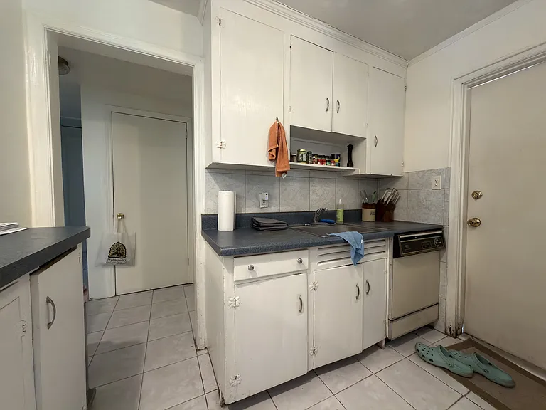 1424 NW 6th Pl — Photo 9