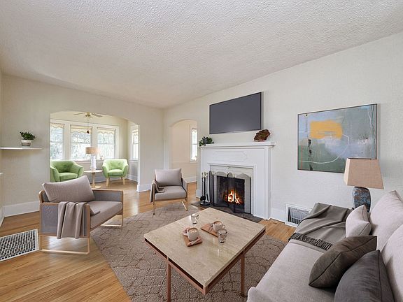 3rd image of 1015 N 5th Ave