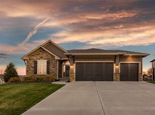 24303 W 70th Ter, Shawnee, KS 66226