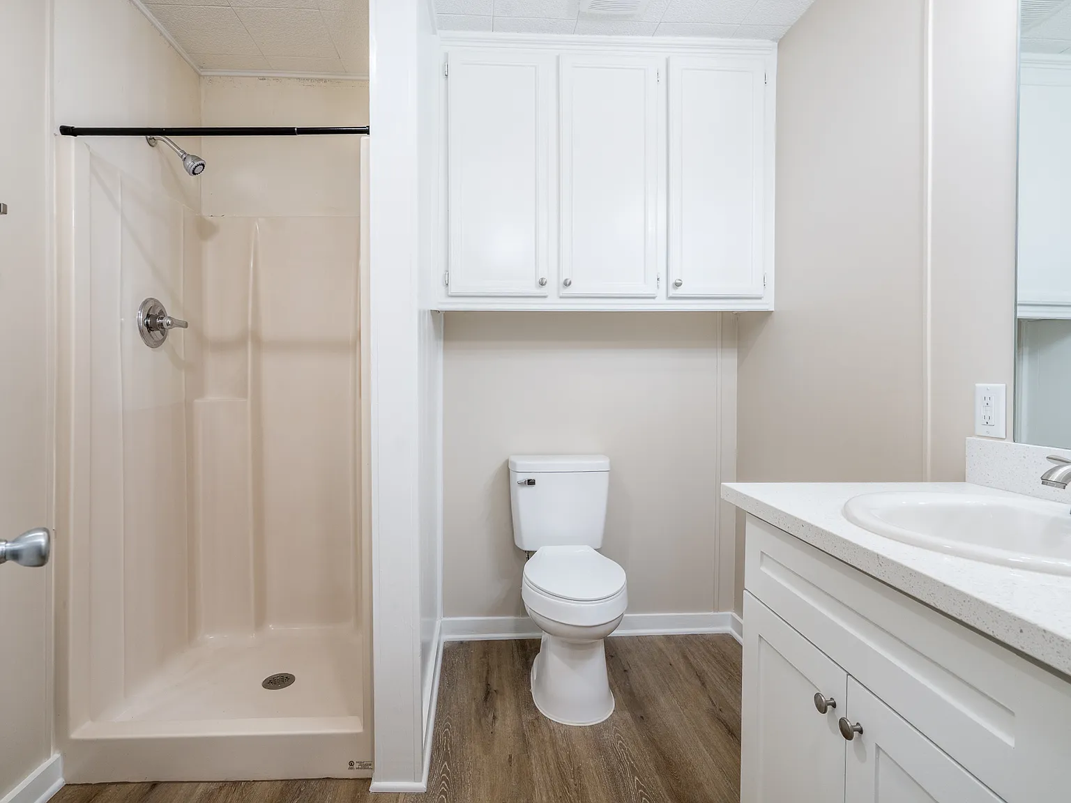 2 bed, 1000 sqft, $1,675 — Photo 2