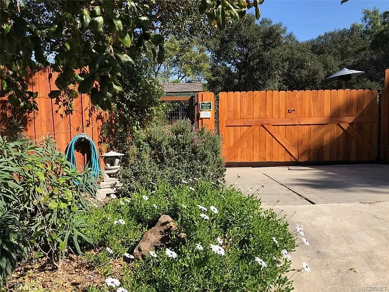 456 S Skyline Dr — Photo 3