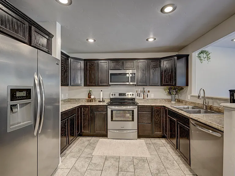 135 Hayes Dr — Photo 11