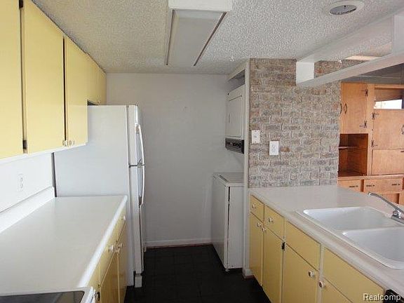 5th image of 804 Cliffs Dr #41