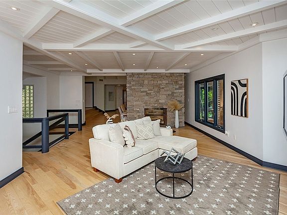5th image of 13422 Oak Brook Dr