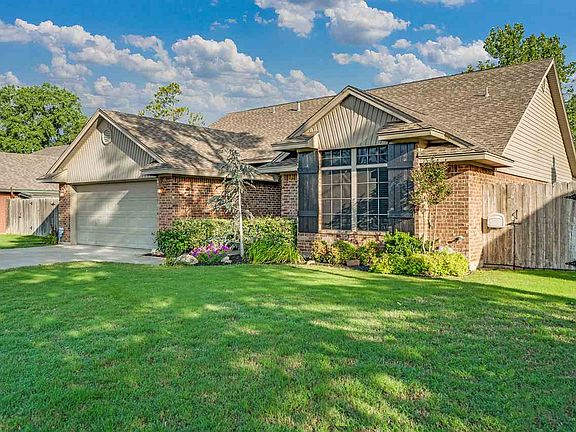 3rd image of 908 NE Pheasant Ln