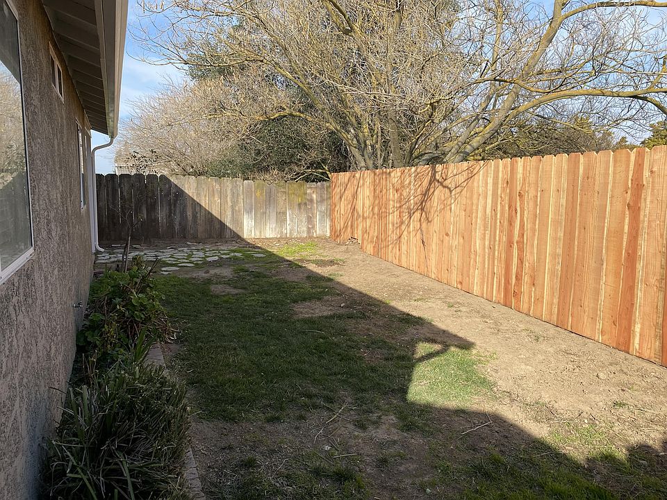 1st image of 77 Lezlie Ct