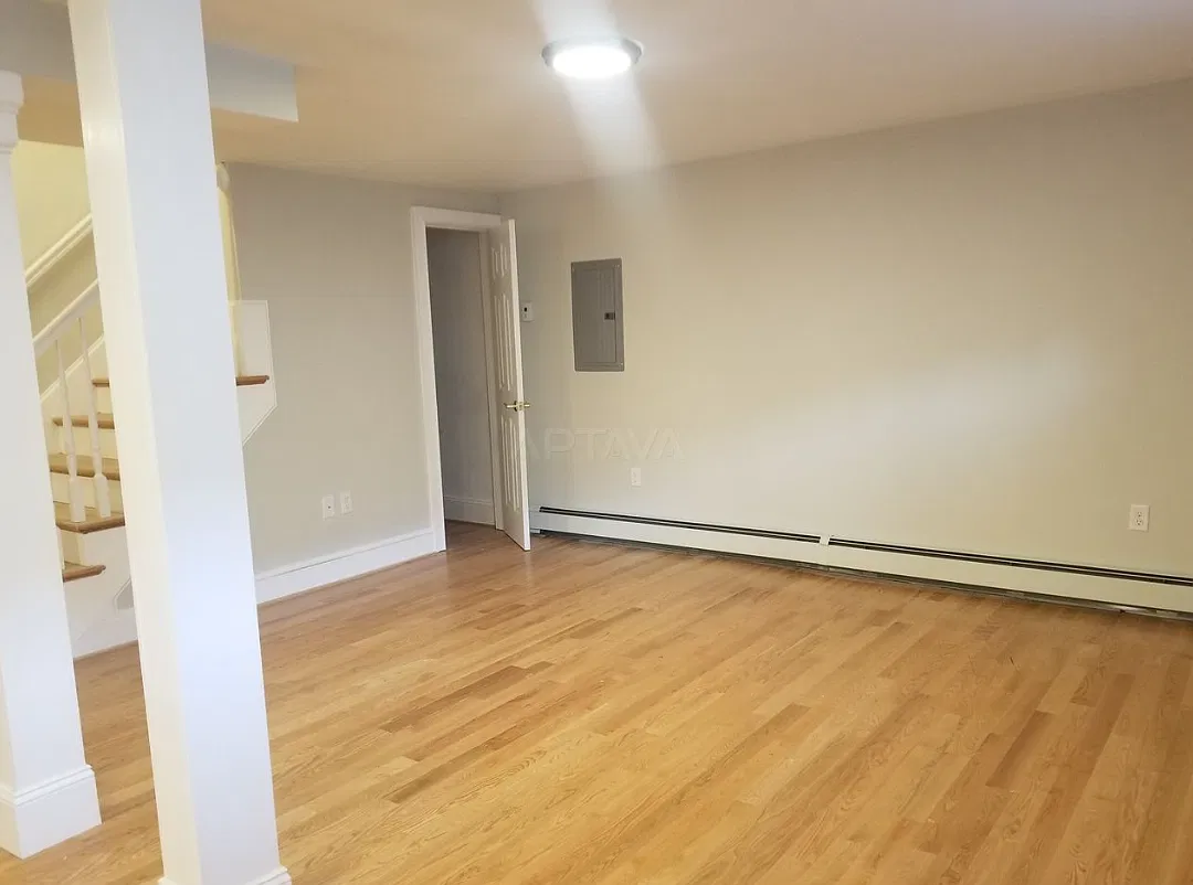 4 bed, $4,200 — Photo 2
