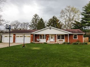 108 Hickory Ln, Villa Grove, IL