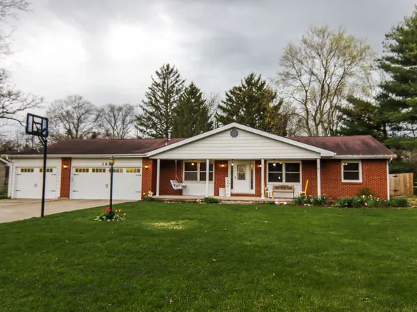 108 Hickory Ln, Villa Grove, IL 61956