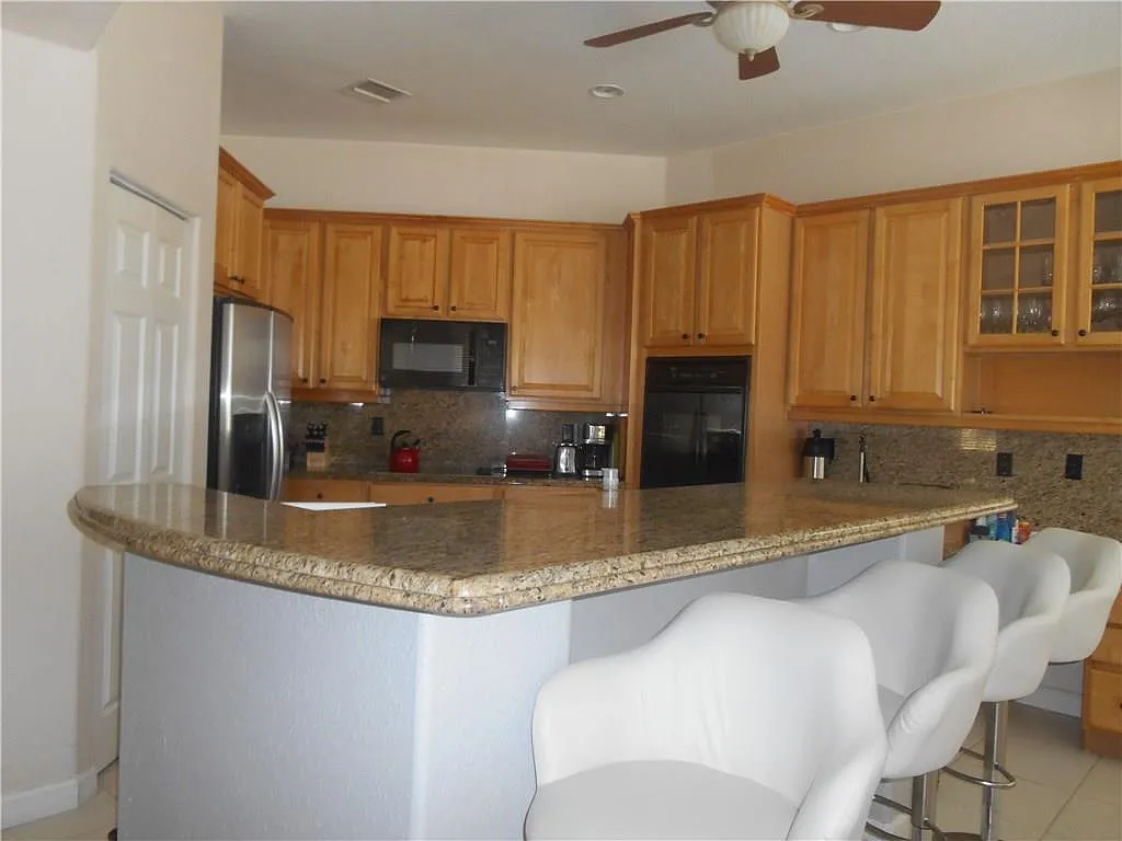 4 bed, 3.5 bath, 3263 sqft, $5,500 — Photo 4