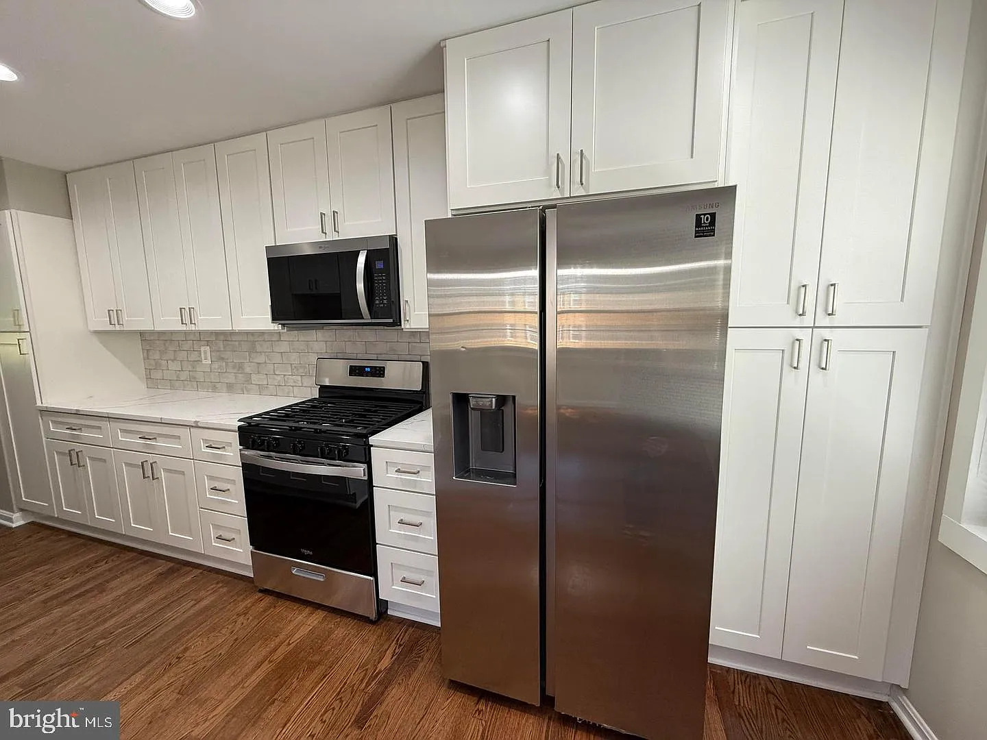 3 bed, 2.5 bath, 1600 sqft, $3,300 — Photo 3