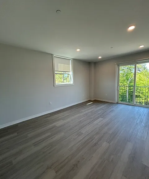 Residences at Sharon Gallery — Photo 98