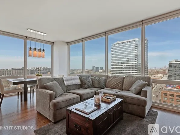 757 N Orleans St, Chicago, IL