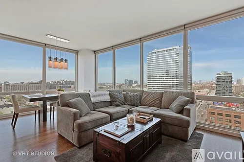 757 N Orleans St #1309 Photo 1