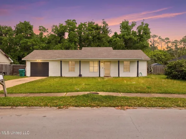 3905 Yosemite Dr, Ocean Springs, MS 39564