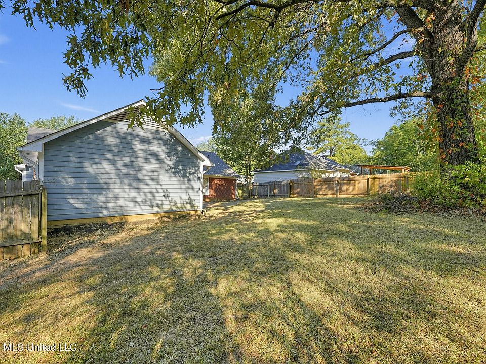 1st image of 212 Waverly Pl