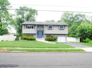 69 Koenig Ln, Freehold, NJ 07728