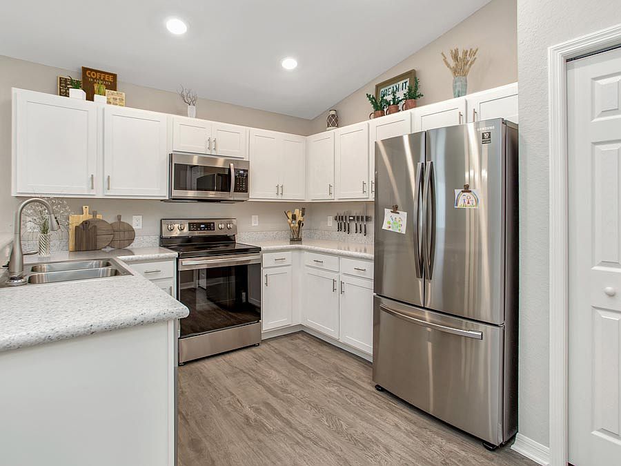 Brand-new 3-bedroom home for sale in Lake Alfred, Florida Photo showcases the home layout - colors