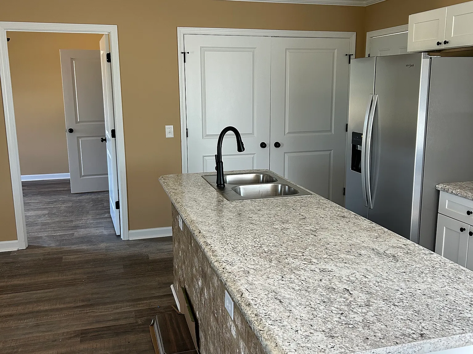 2 bed, 1000 sqft, $1,350 — Photo 3