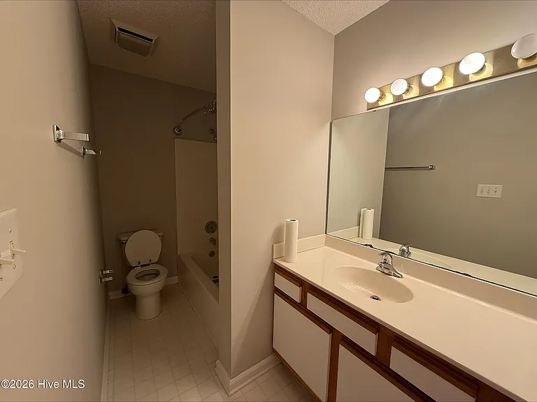 102 Breezewood Dr — Photo 7