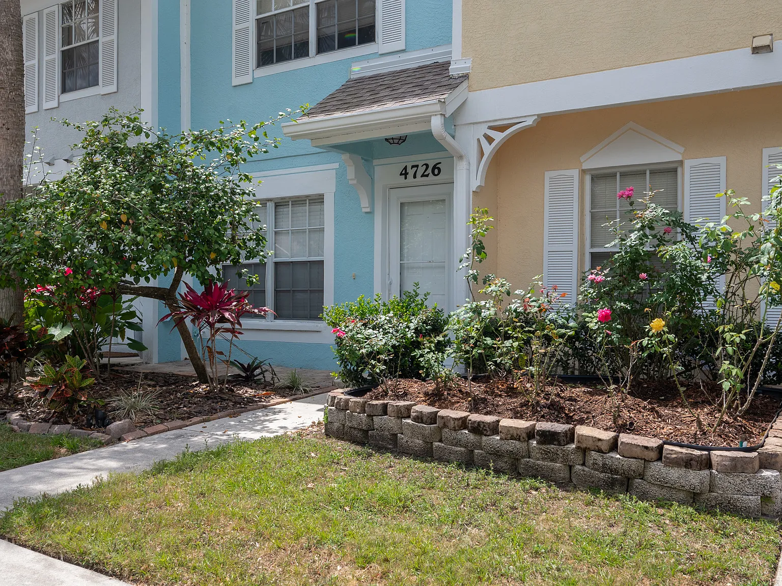 2 bed, 1.5 bath, 1100 sqft, $2,000 — Photo 1