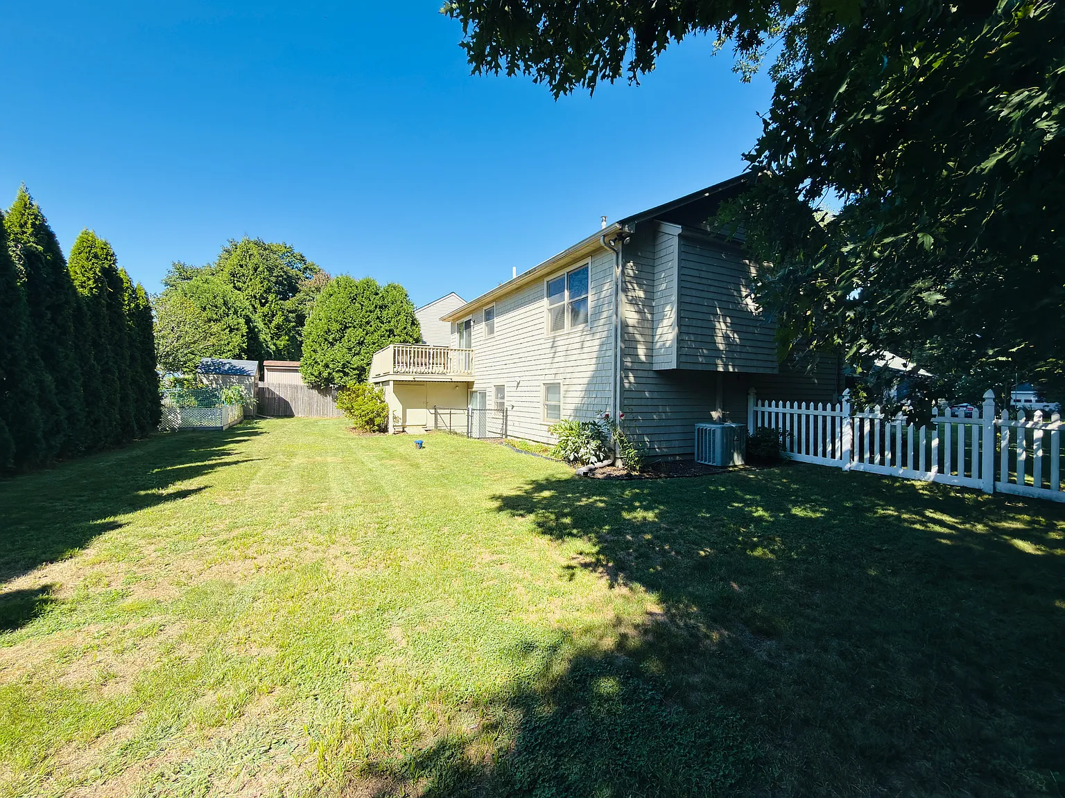 3 bed, 1.5 bath, 1840 sqft, $3,550 — Photo 2