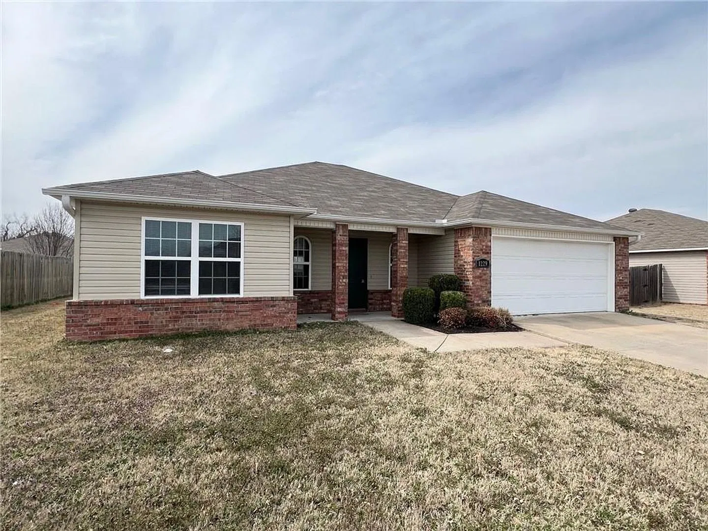 Nice 4 bedroom 2 bath home in SE Fayetteville — Photo 2