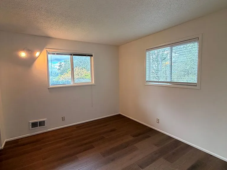 2610 Elinor St — Photo 25