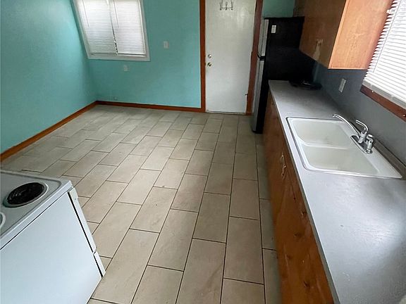 4th image of 1518 Bay Avenue