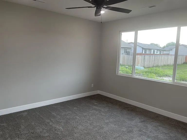 4414 S Mount Carmel Ave — Photo 10