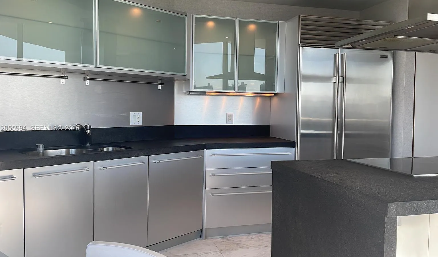 Trump Royale Condo — Photo 2