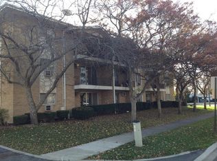 4755 W 101st St APT 303, Oak Lawn, IL 60453