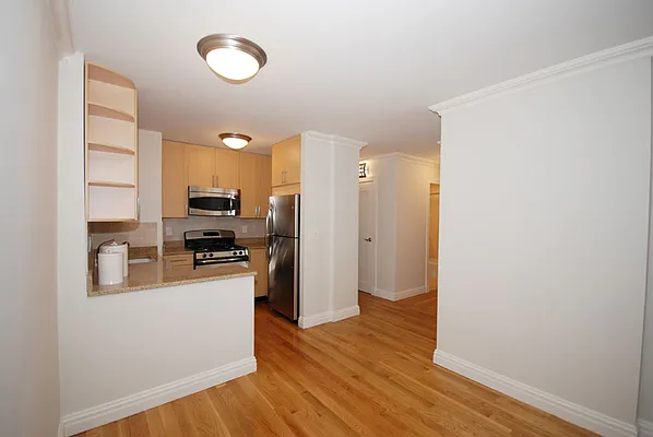 Rented by Stonehenge NYC LLC | media 13