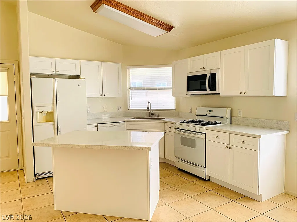 3 bed, 2.0 bath, 1594 sqft, $1,850 — Photo 4