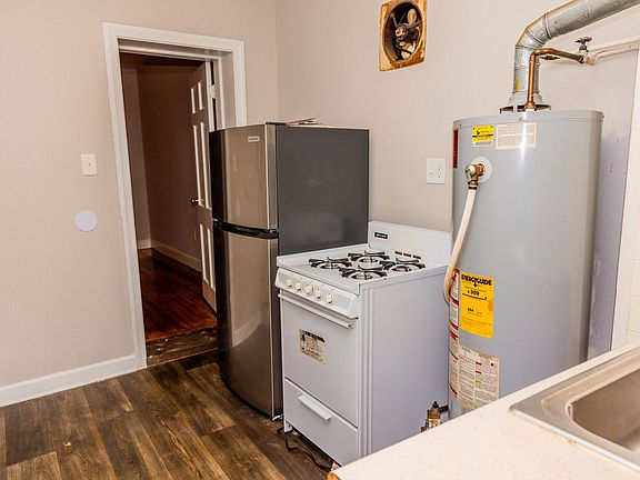 5th image of 1017 W Leigh St APT 1