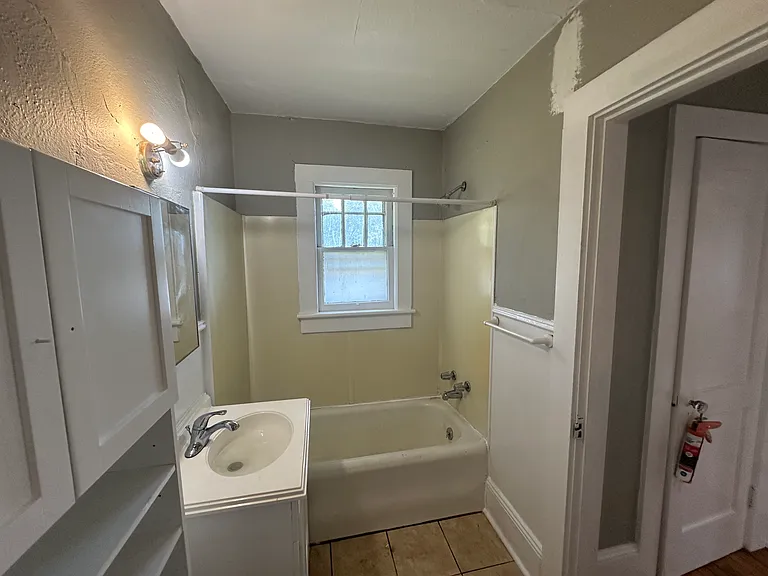 152 Walnut St #6 — Photo 4