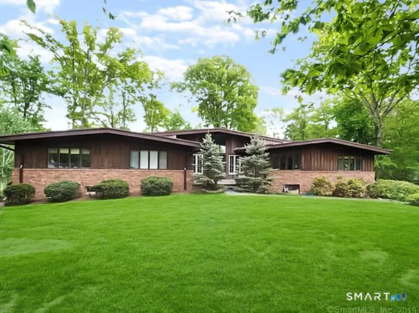 950 Rock Rimmon Rd, Stamford, CT 06903