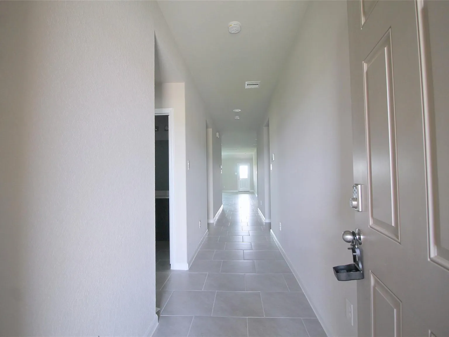 4 bed, 2.0 bath, 1836 sqft, $2,200 — Photo 2