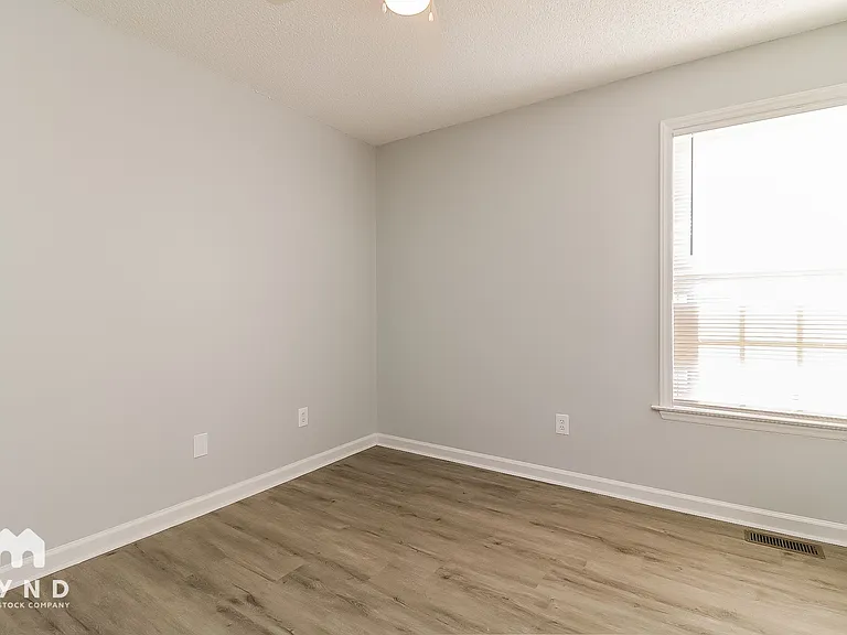 928 Shannondale Dr — Photo 15