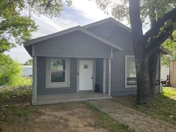 606 Fannin St, Nocona, TX 76255