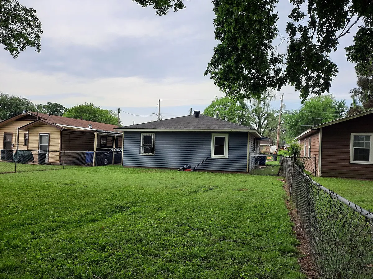 Building Photo - 266 E Dudley Dr